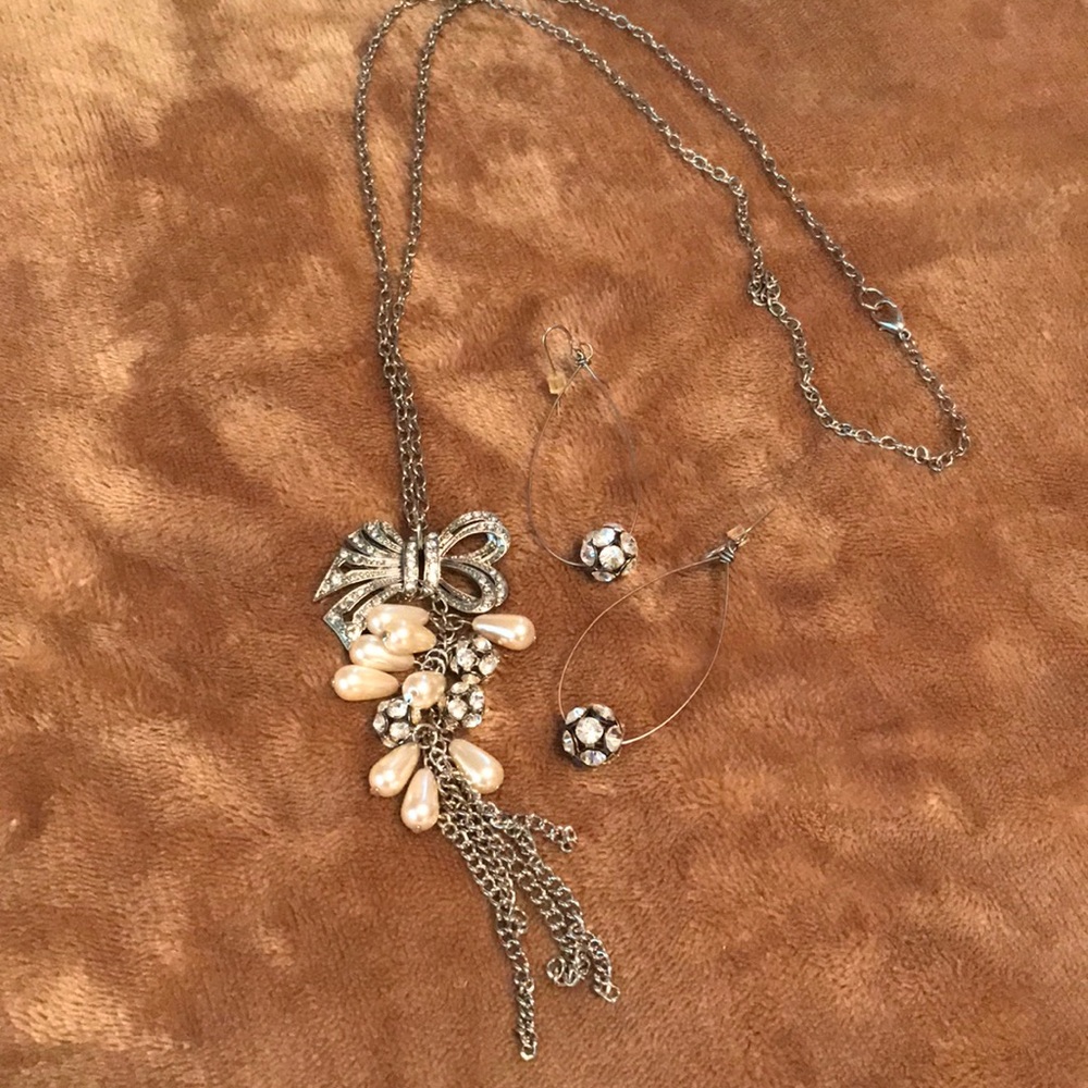 ❌SOLD❌ SALE 🌹 Rhinestone & Pearl Necklace 🌹